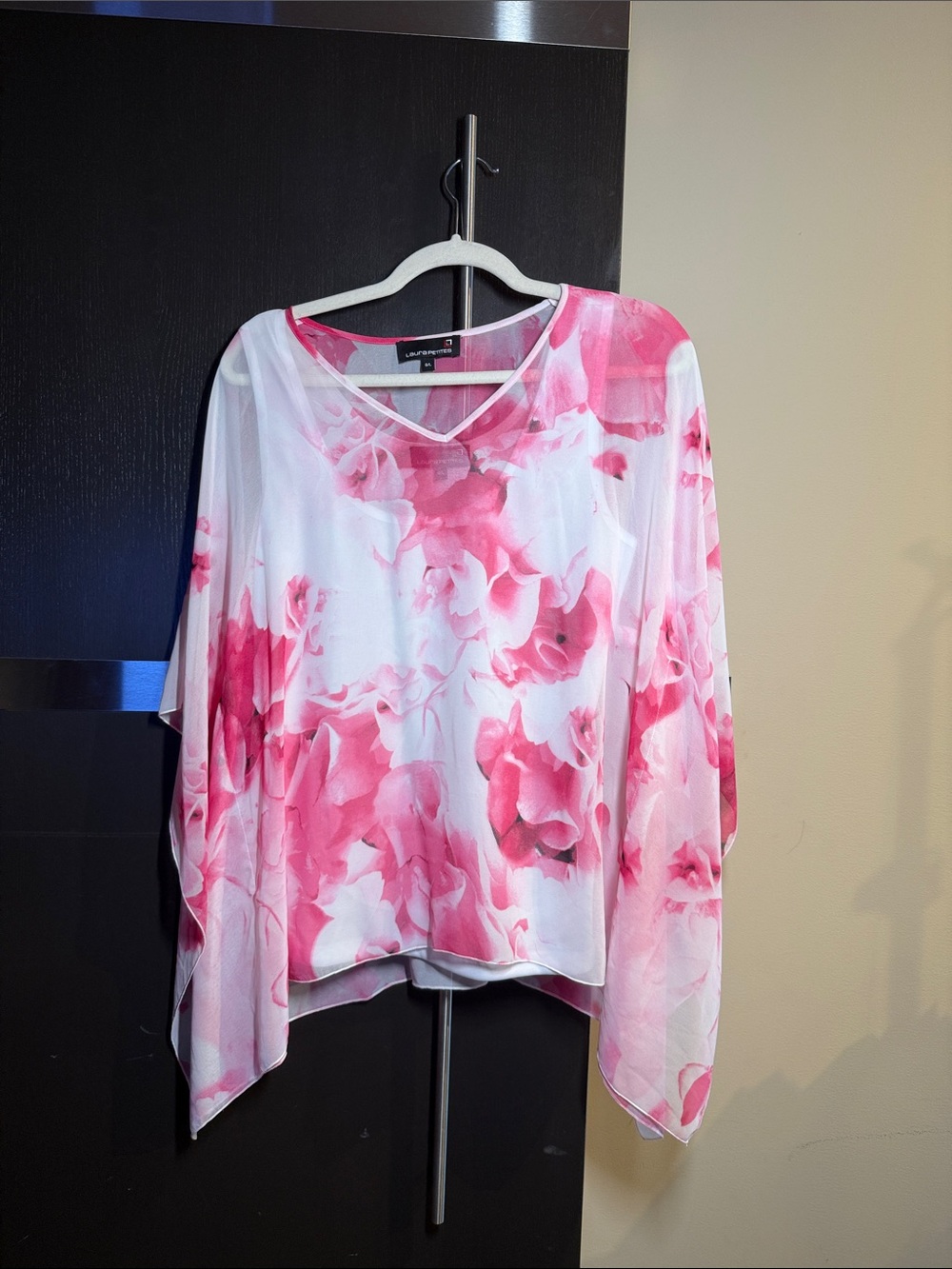 V-Neck Pink Floral Flow Blouse